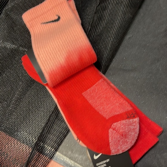 Nike Everyday Plus Cushioned
Multi-Color
Size L
Crew Socks (2 Pairs)
 DH6096-902 - Picture 11 of 15